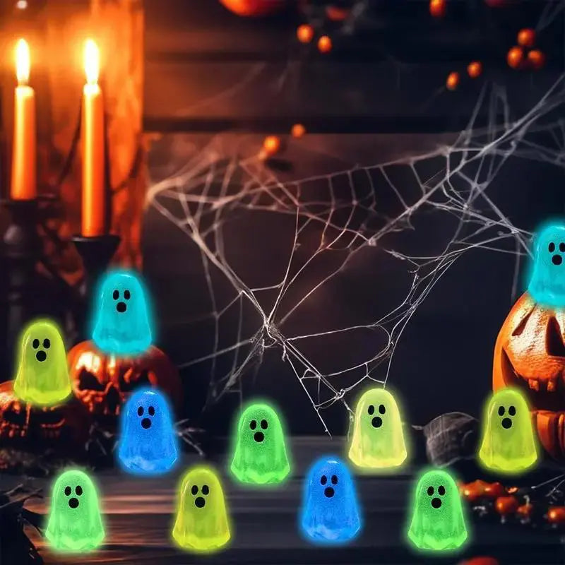 💥 Sleva 50 %! 👻 Figurky duchů svítící ve tmě – 60 kusů v balení. Roztomilé designy, vyrobené z netoxické pryskyřice. Ideální pro halloweenské dekorace a večírky.